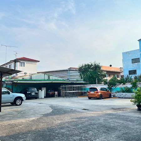 Pa Chalermchai Guesthouse Bangkok Exteriör bild
