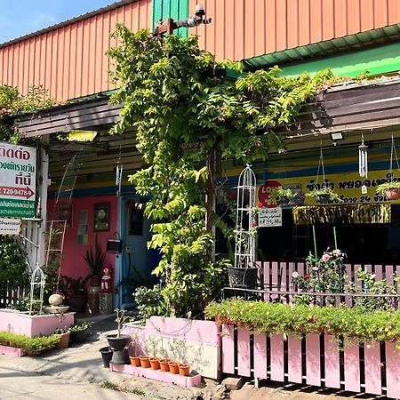 Pa Chalermchai Guesthouse Bangkok Exteriör bild