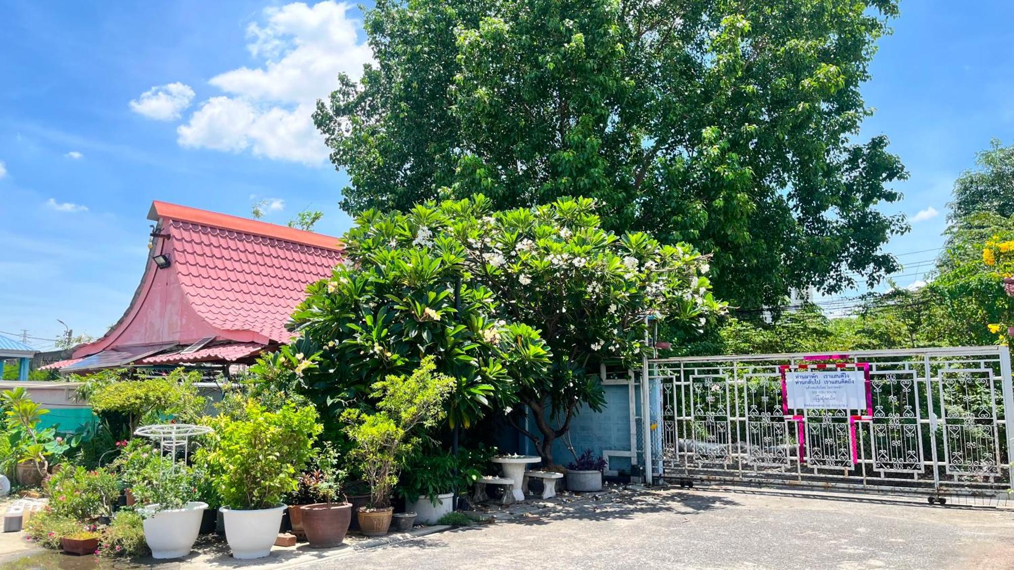 Pa Chalermchai Guesthouse Bangkok Exteriör bild