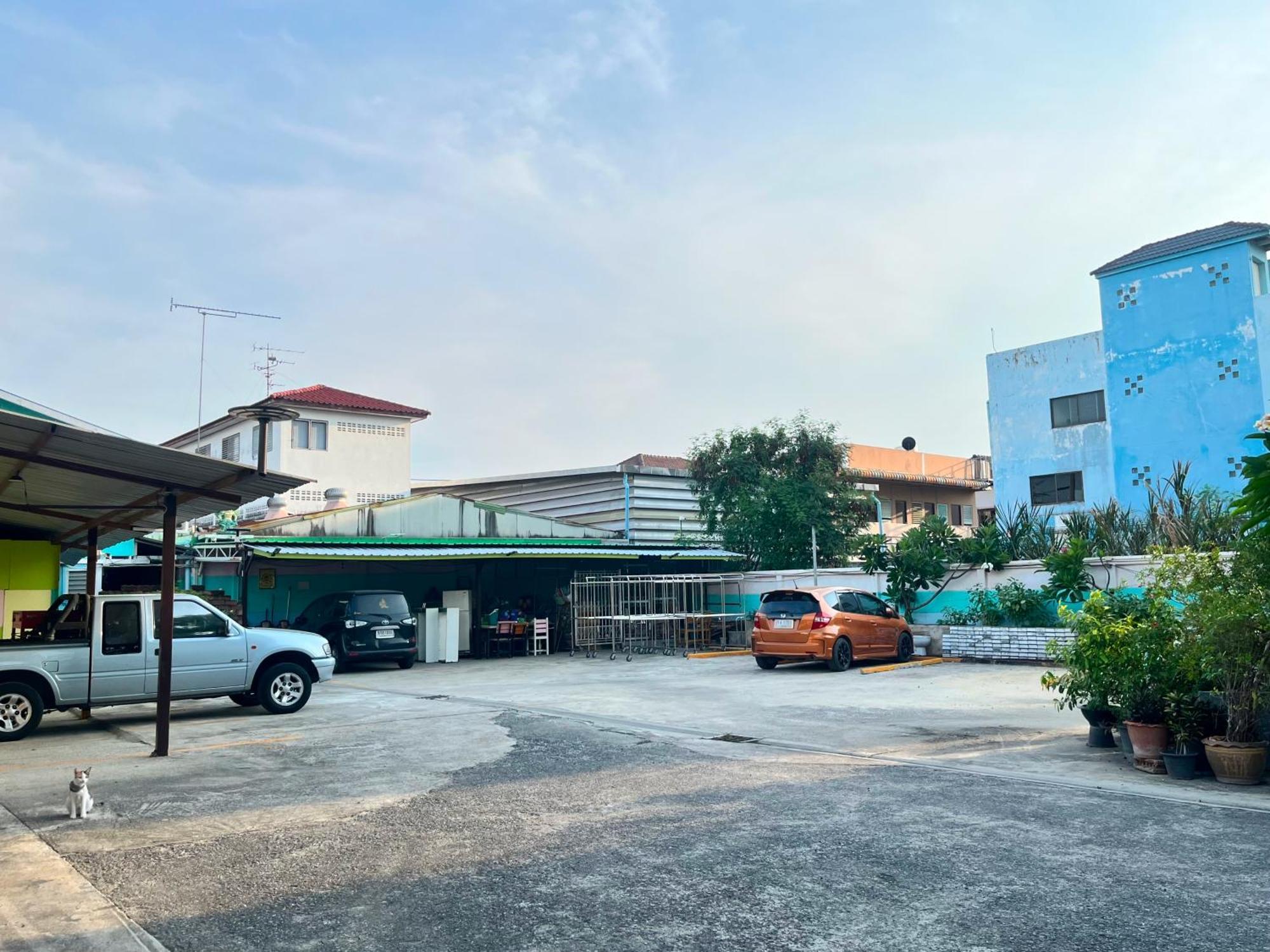 Pa Chalermchai Guesthouse Bangkok Exteriör bild